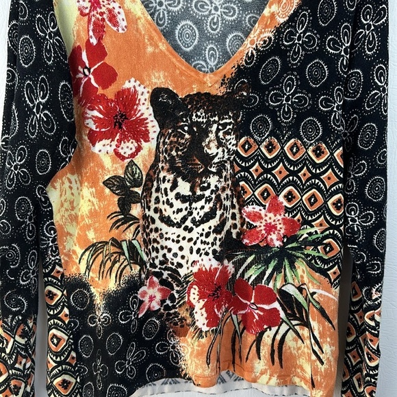 Alberto Makali Long Sleeve Leopard Graphic Pullover Top - Picture 4 of 9